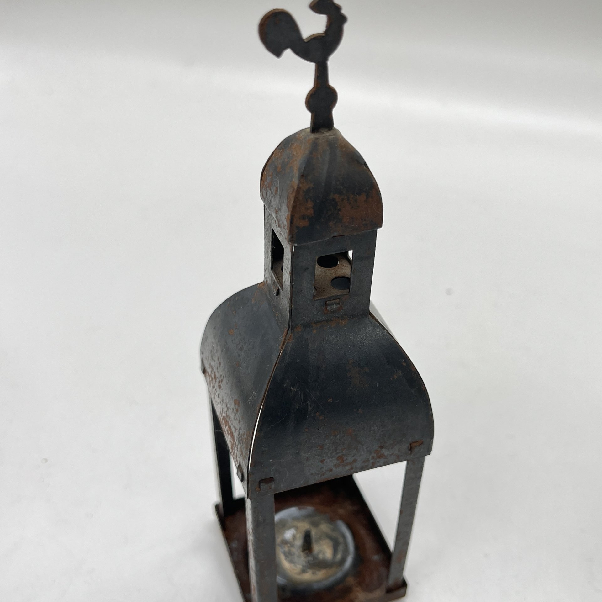 Подсвечник для чайной свечи в виде башни/колокольни с навершием в виде флюгера-петушка, металл, Западная Европа, 1970-1990 гг.