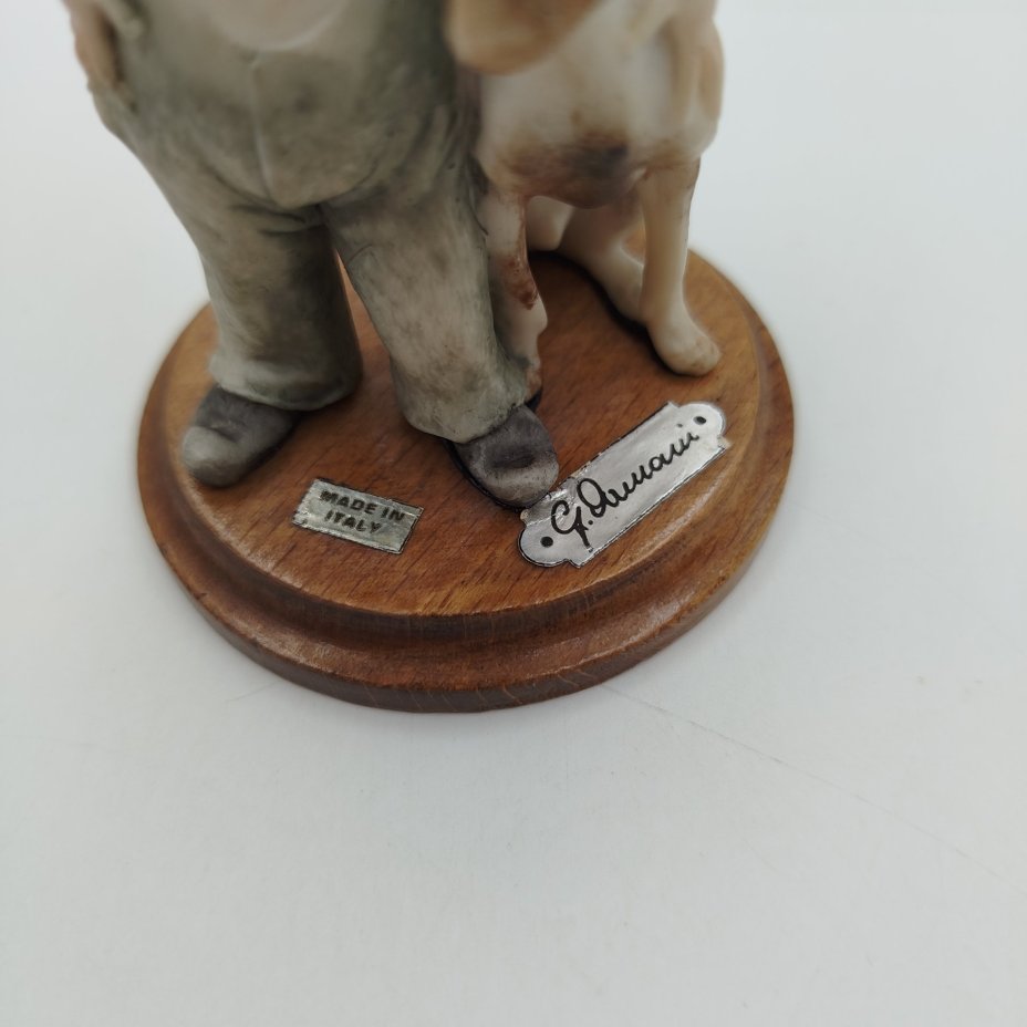 Статуэтка "Мальчик и собака", автор G.Armani, Capodimonte (Каподимонте)