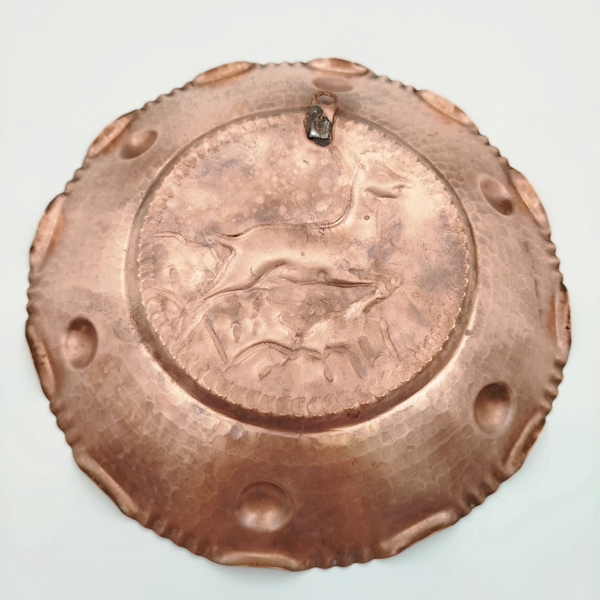 Тарелка настенная "Горный козлик", медь, чеканка, Европа, 1970-1990 гг.