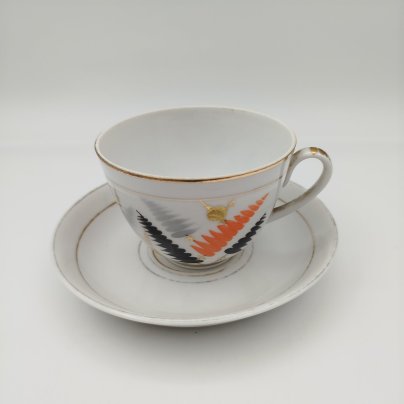 Пара чайная «Папоротник», форма "Весенняя" С.Е. Яковлевой, фарфор, роспись, золочение, цировка, Ленинградский фарфоровый завод (ЛФЗ), СССР, 1970-1992 гг.