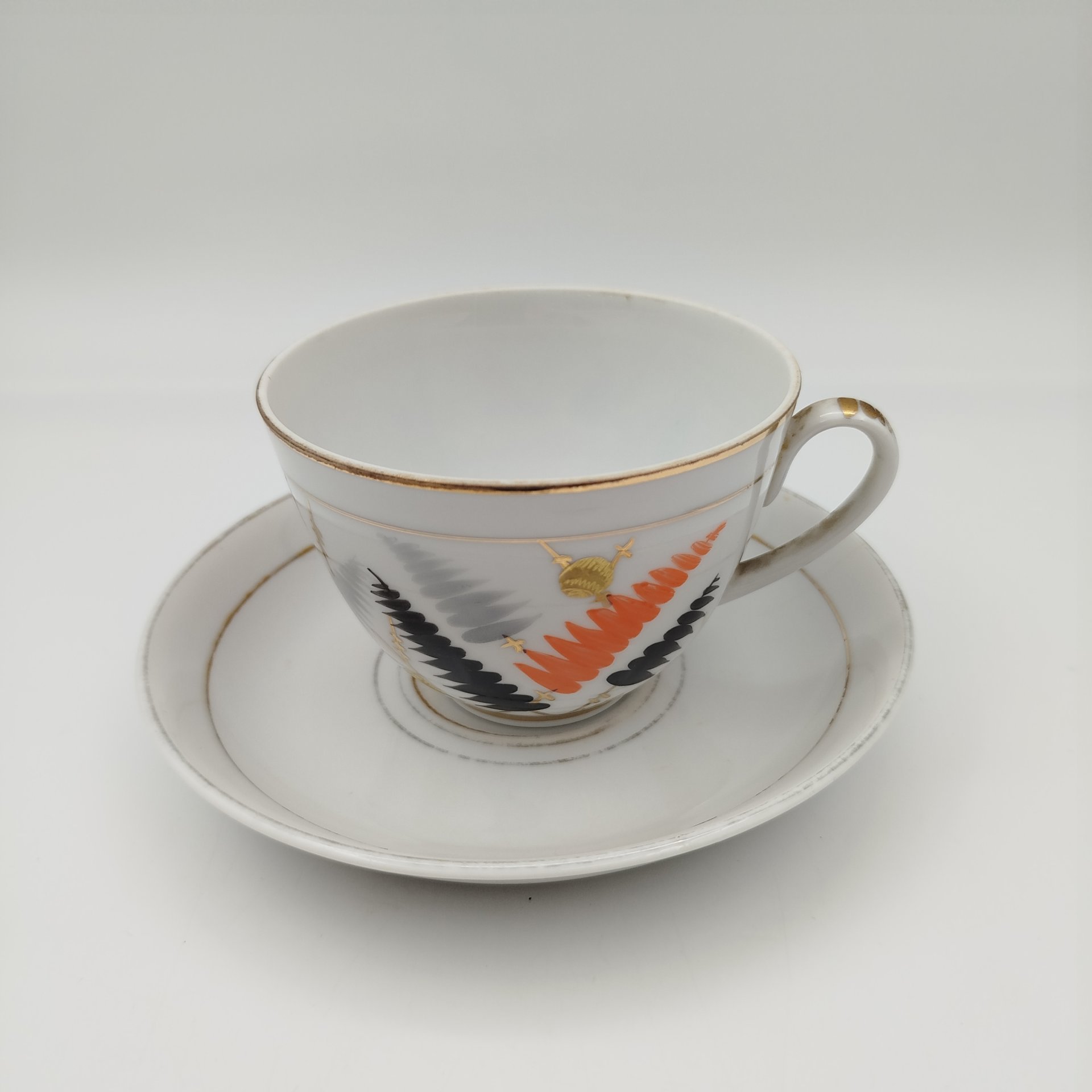 Пара чайная «Папоротник», форма "Весенняя" С.Е. Яковлевой, фарфор, роспись, золочение, цировка, Ленинградский фарфоровый завод (ЛФЗ), СССР, 1970-1992 гг.