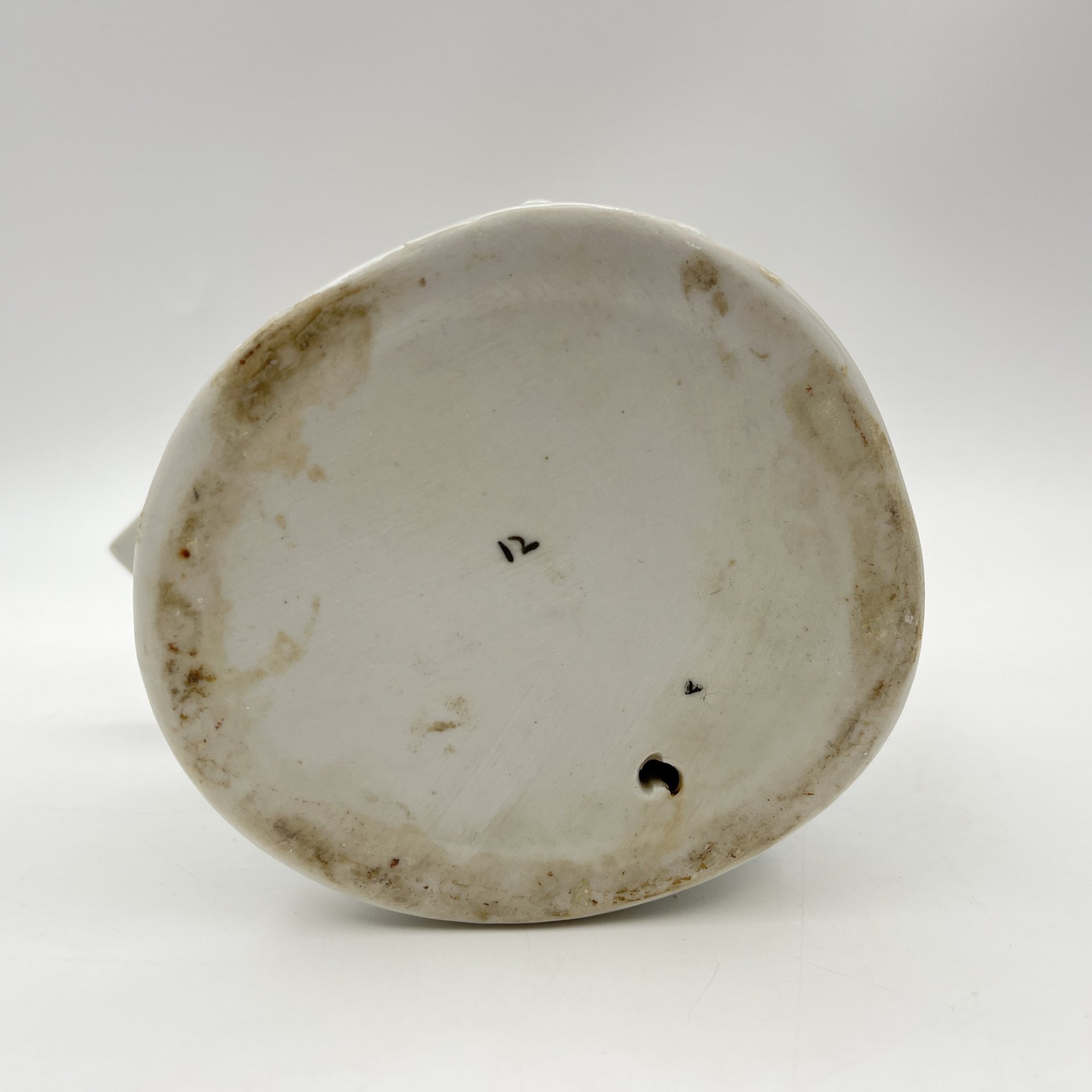 Статуэтка "Первая буква" (мама с дочкой читают букварь), автор И.А. Коломиец, фарфор, роспись, золочение, Полонский завод художественной керамики (Полонное ЗХК), СССР, 1960-1980 гг.