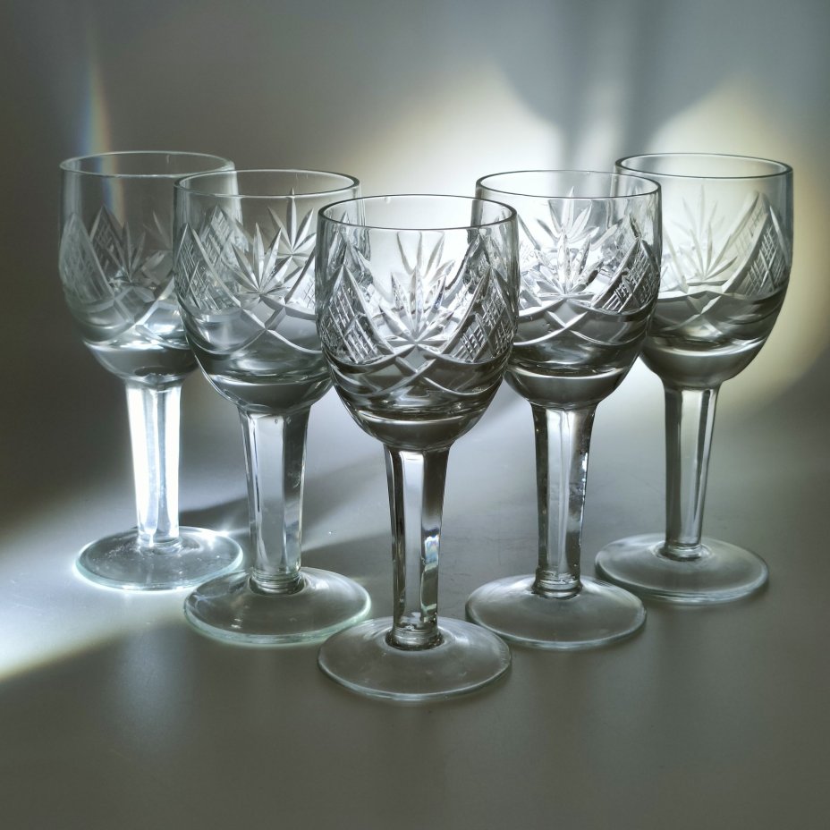 Набор из 5-ти рюмок с резным геометрическим декором