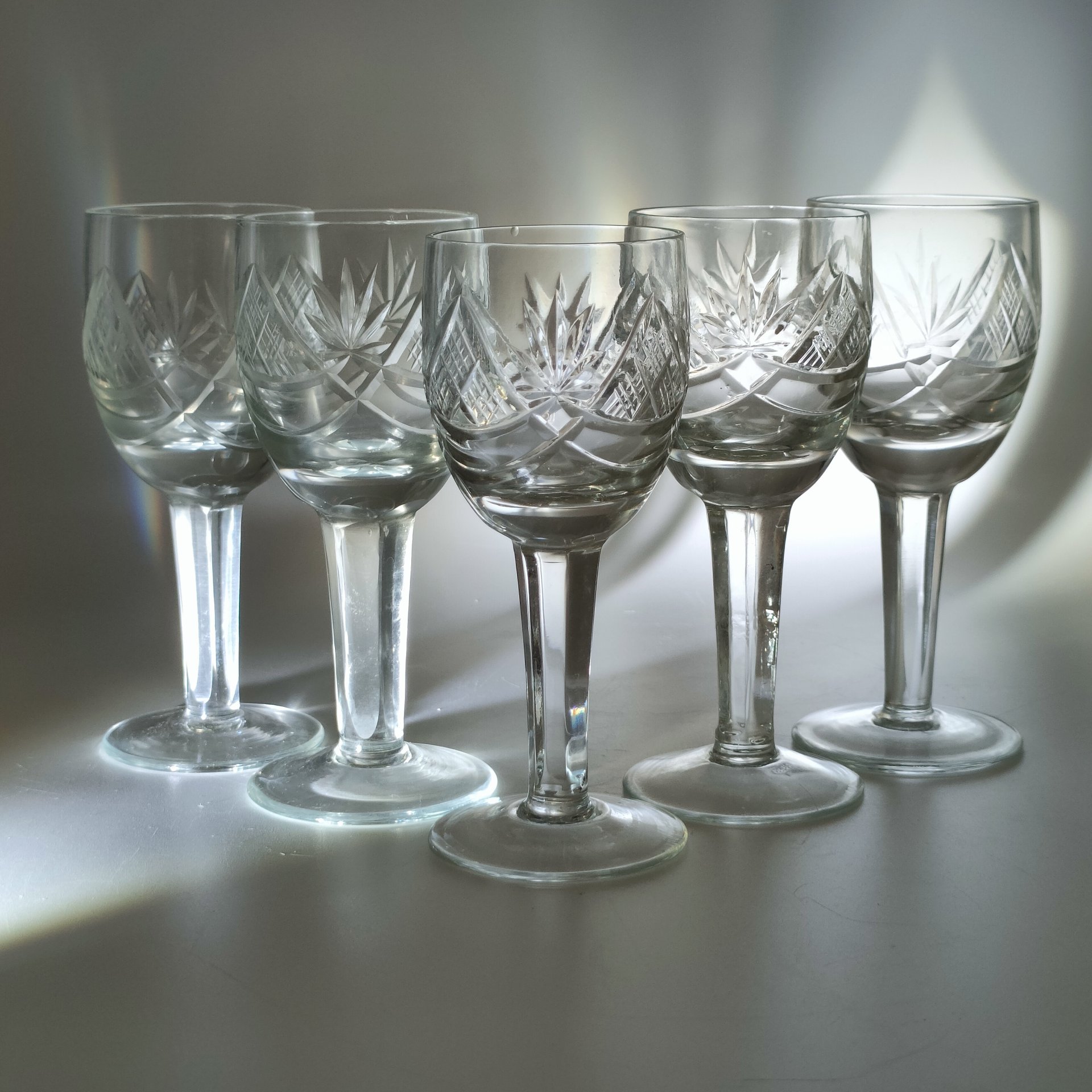 Набор из 5-ти рюмок с резным геометрическим декором