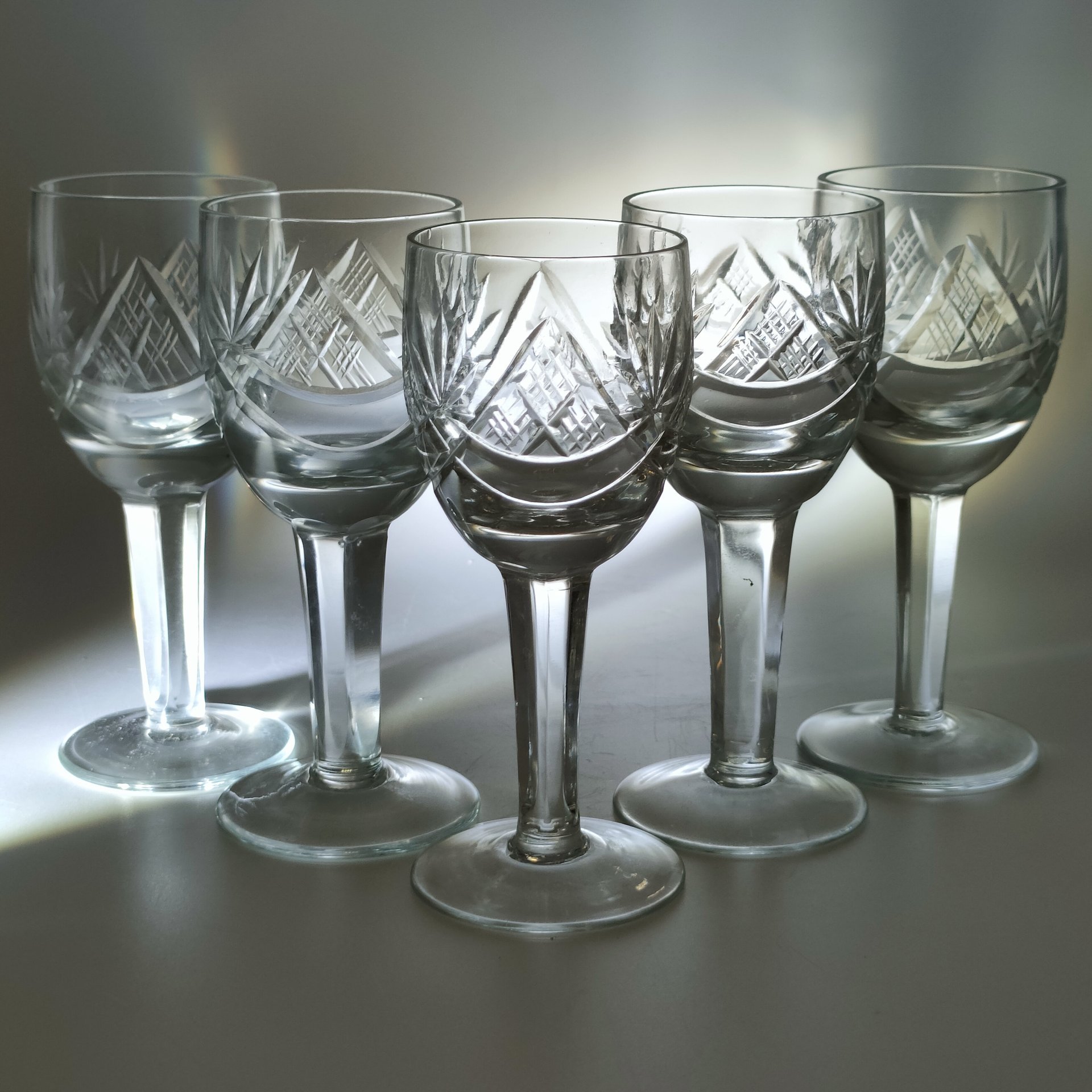 Набор из 5-ти рюмок с резным геометрическим декором