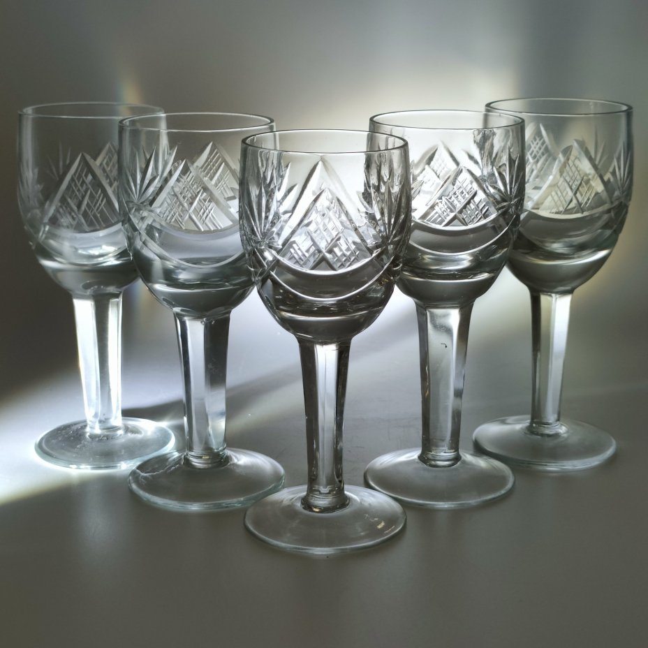 Набор из 5-ти рюмок с резным геометрическим декором