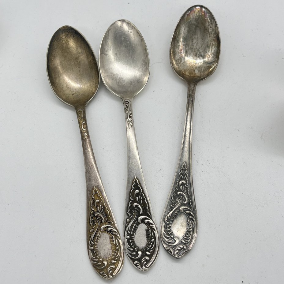 Набор из 3 десертных ложек с растительным декором на ручке, мельхиор (медь-никель), Киевский завод столовых приборов и посуды им. Дзержинского (ЗiД, ЗиД), СССР, 1960-1970 гг.