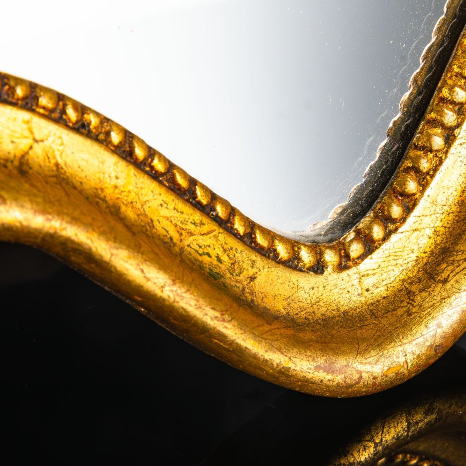 Зеркало в золотистой раме в стиле винтаж, зеркальное полотно, композитный материал, крашение