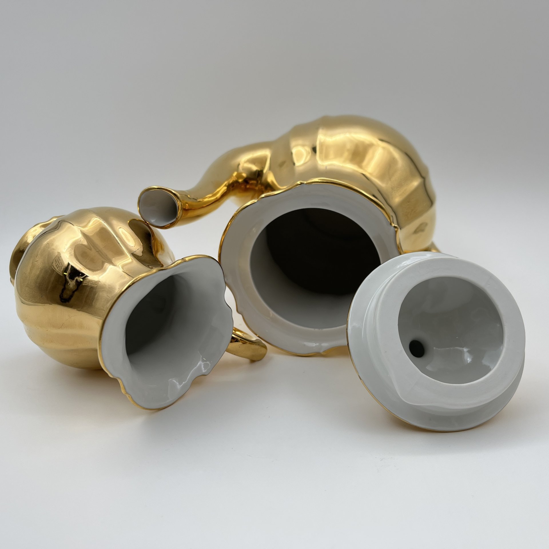 Сервиз кофейный золотого цвета на 5 персон (12 предметов), фарфор, золочение, Kahla, ГДР, 1968-1987 гг.