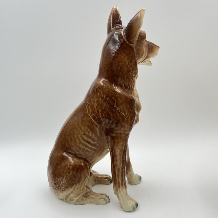 Статуэтка "Сидящая овчарка"