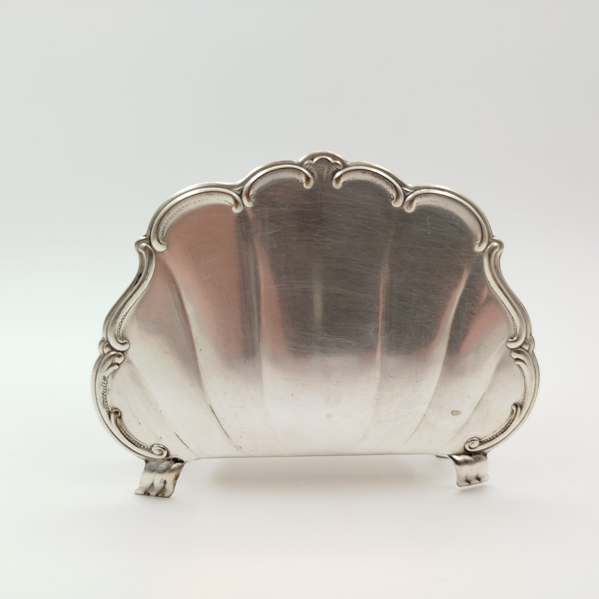 Салфетница, выполненная в форме раковины, мНЦ (медь-никель-цинк), Киевский завод столовых приборов и посуды им. Дзержинского (ЗiД, ЗиД), СССР, 1950-1960 гг.