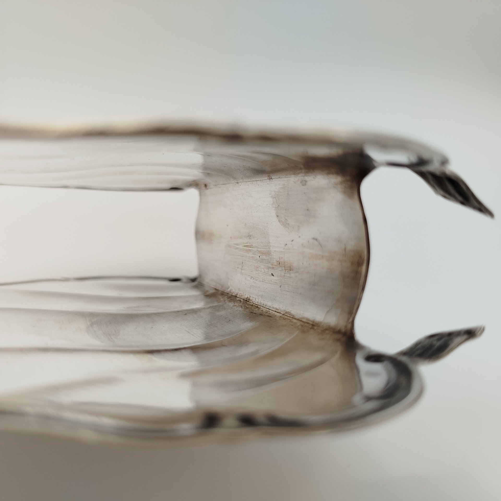 Салфетница, выполненная в форме раковины, мНЦ (медь-никель-цинк), Киевский завод столовых приборов и посуды им. Дзержинского (ЗiД, ЗиД), СССР, 1950-1960 гг.