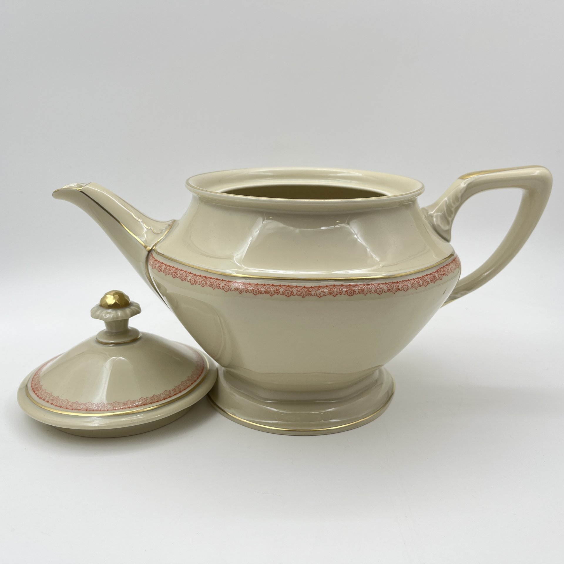 Чайник заварочный, украшенный растительным орнаментом, фарфор, деколь, золочение, Rosenthal (Розенталь), Германия, 1941 г.