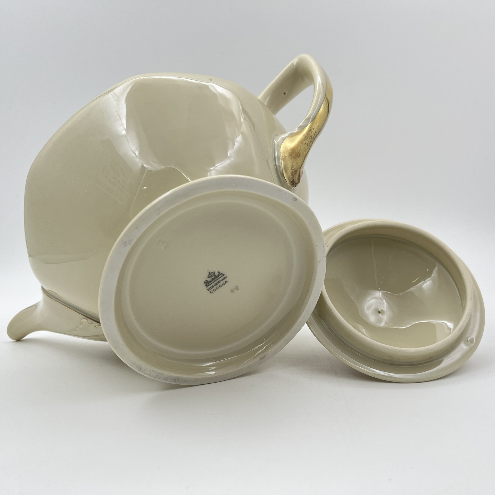 Чайник заварочный, украшенный растительным орнаментом, фарфор, деколь, золочение, Rosenthal (Розенталь), Германия, 1941 г.