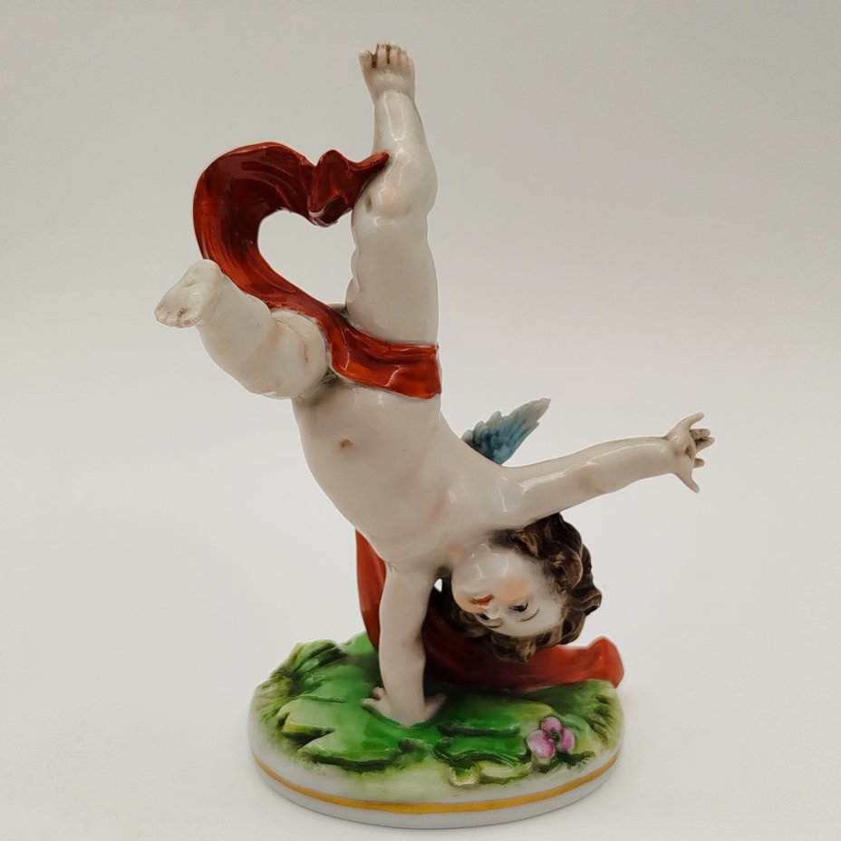 Статуэтка "Путти", мануфактура "Kister K.G. Scheibe-Alsbach", фарфор, роспись, золочение, Германия, 1960-1990 гг.