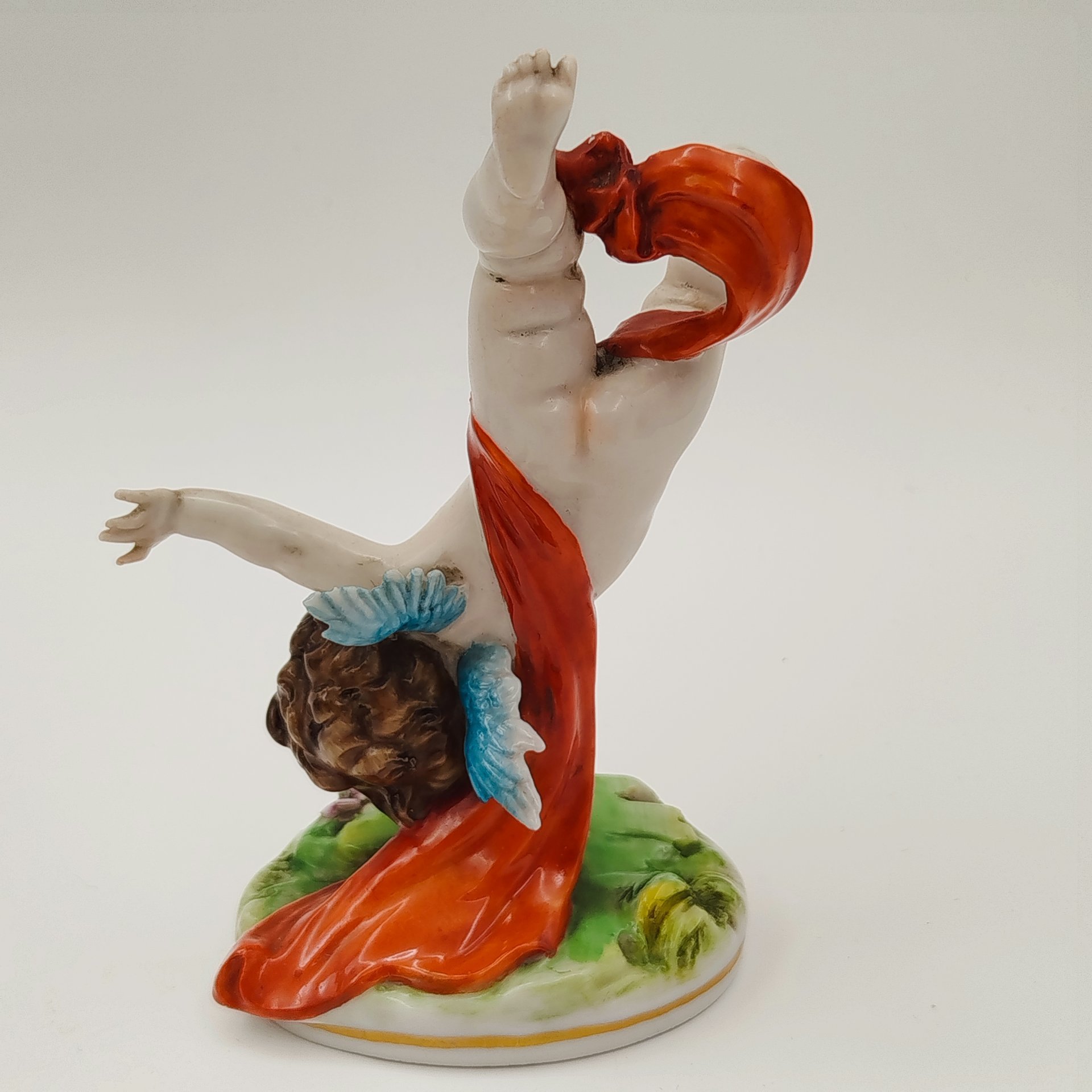 Статуэтка "Путти", мануфактура "Kister K.G. Scheibe-Alsbach", фарфор, роспись, золочение, Германия, 1960-1990 гг.