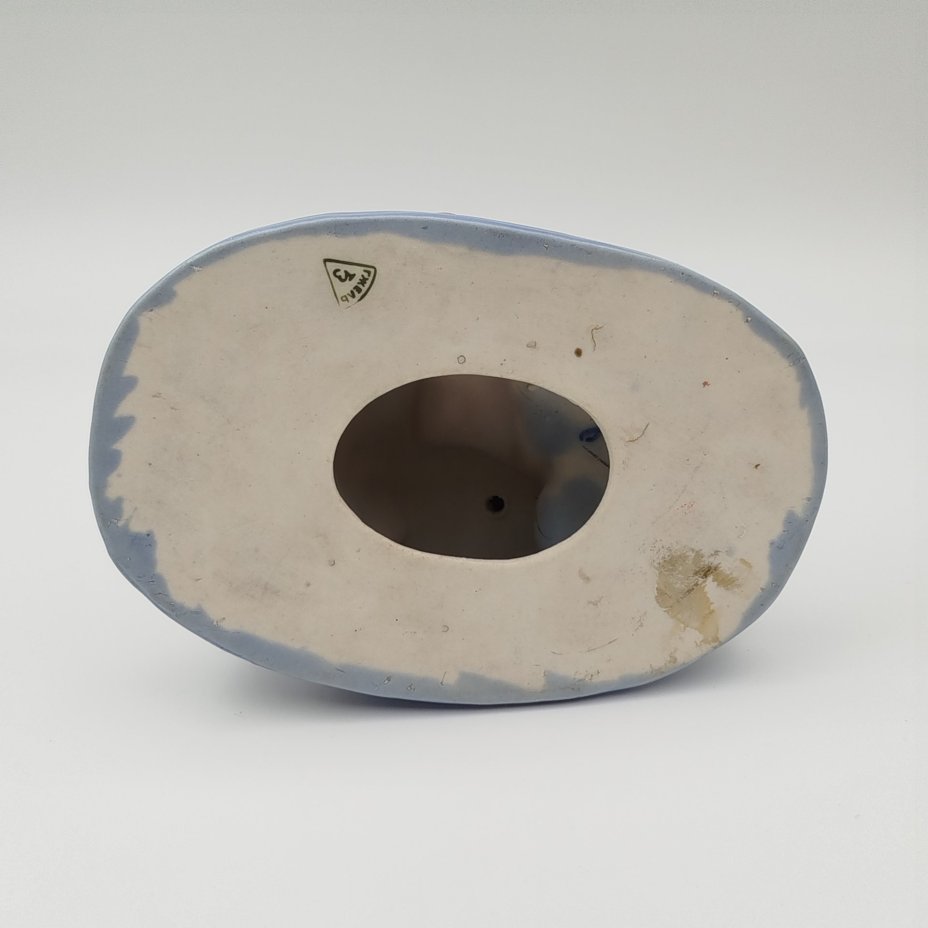 Статуэтка "Иванушка и Царевна-лягушка", автор Л. П. Азарова, фарфор, роспись, золочение, Турыгинский фарфоровый завод артели «Художественная керамика» (Гжель), СССР, 1950-1960 гг.