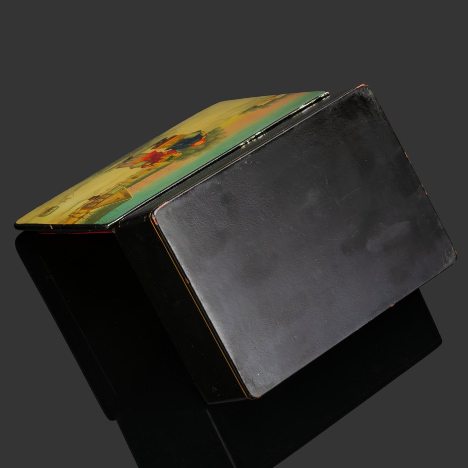 Шкатулка (лаковая миниатюра) "Соперницы" по картине Николая Касаткина, папье-маше, лак, роспись,  письмо "по-сквозному", Федоскинская фабрика миниатюрной живописи (Федоскино), СССР, 1968 г.