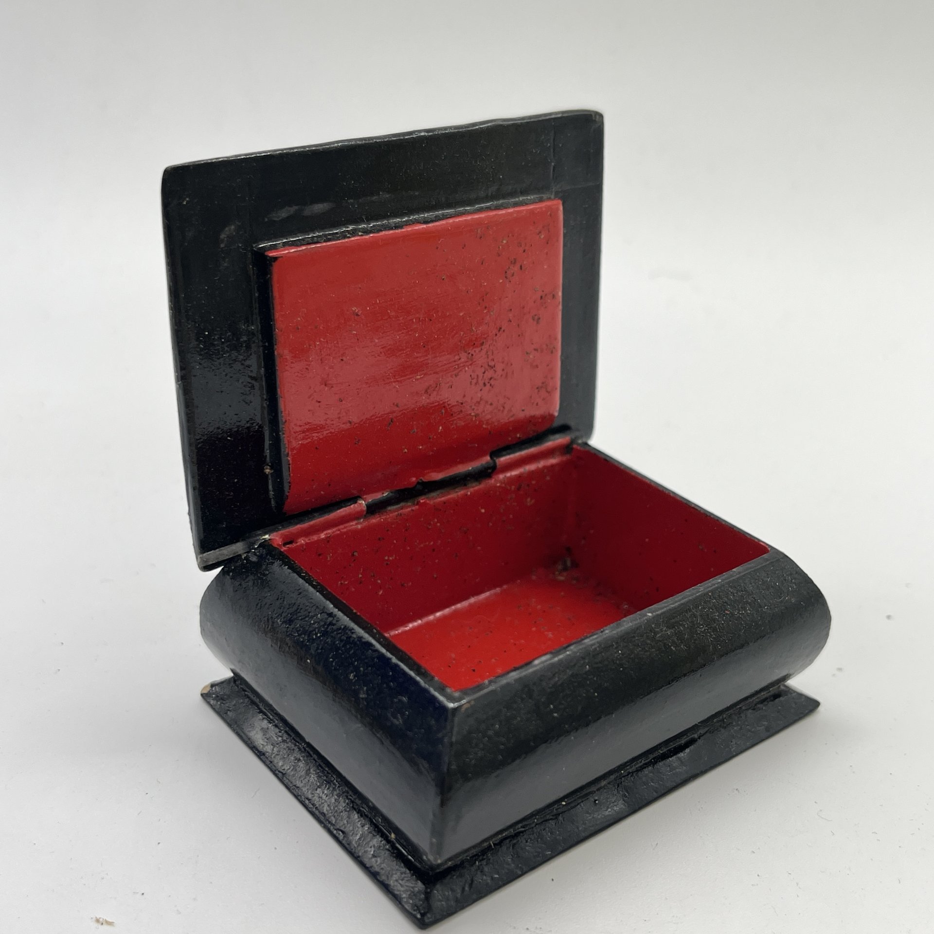 Шкатулка миниатюрная "Тройка", папье-маше, лак, роспись, Россия, 1990-2010 гг.