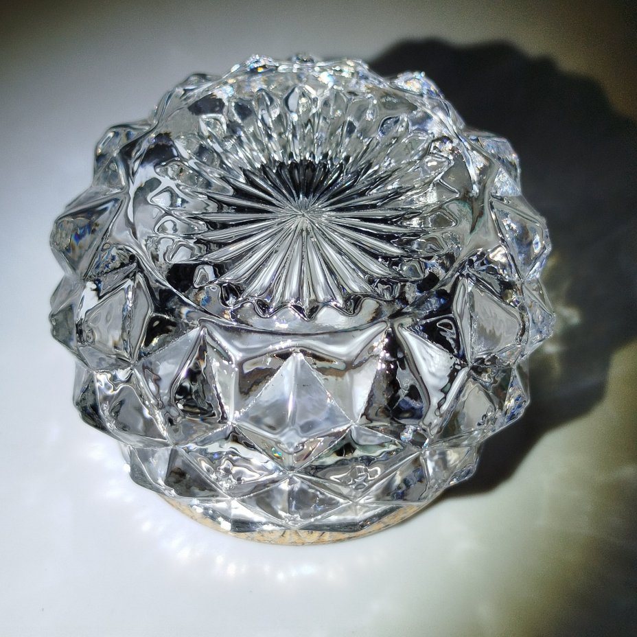 Солонка с рельефным декором