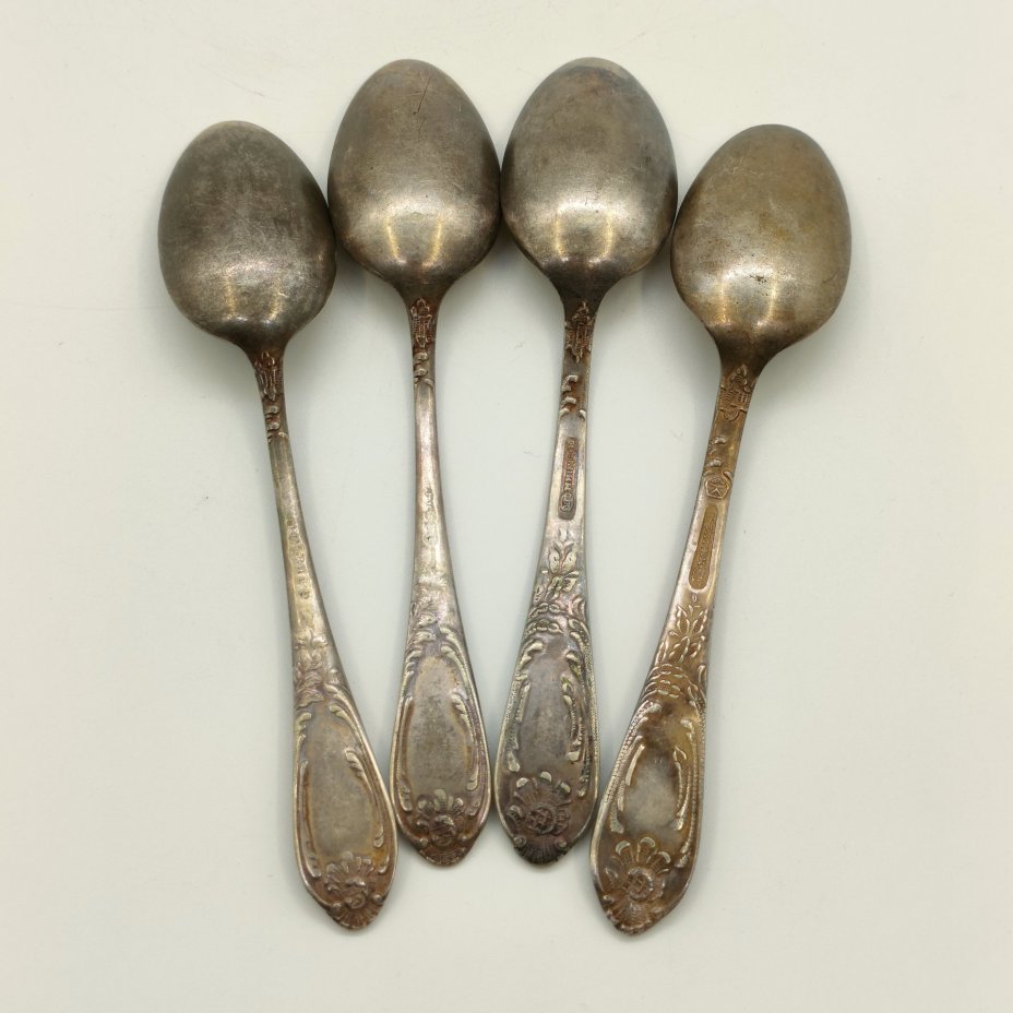 Набор из 4-х чайных ложек, украшенных растительным декором, мНЦ (медь-никель-цинк), Вольнянский завод столовых приборов им. Шевченко (ЗiШ, ЗиШ), СССР, 1960-1990 гг.