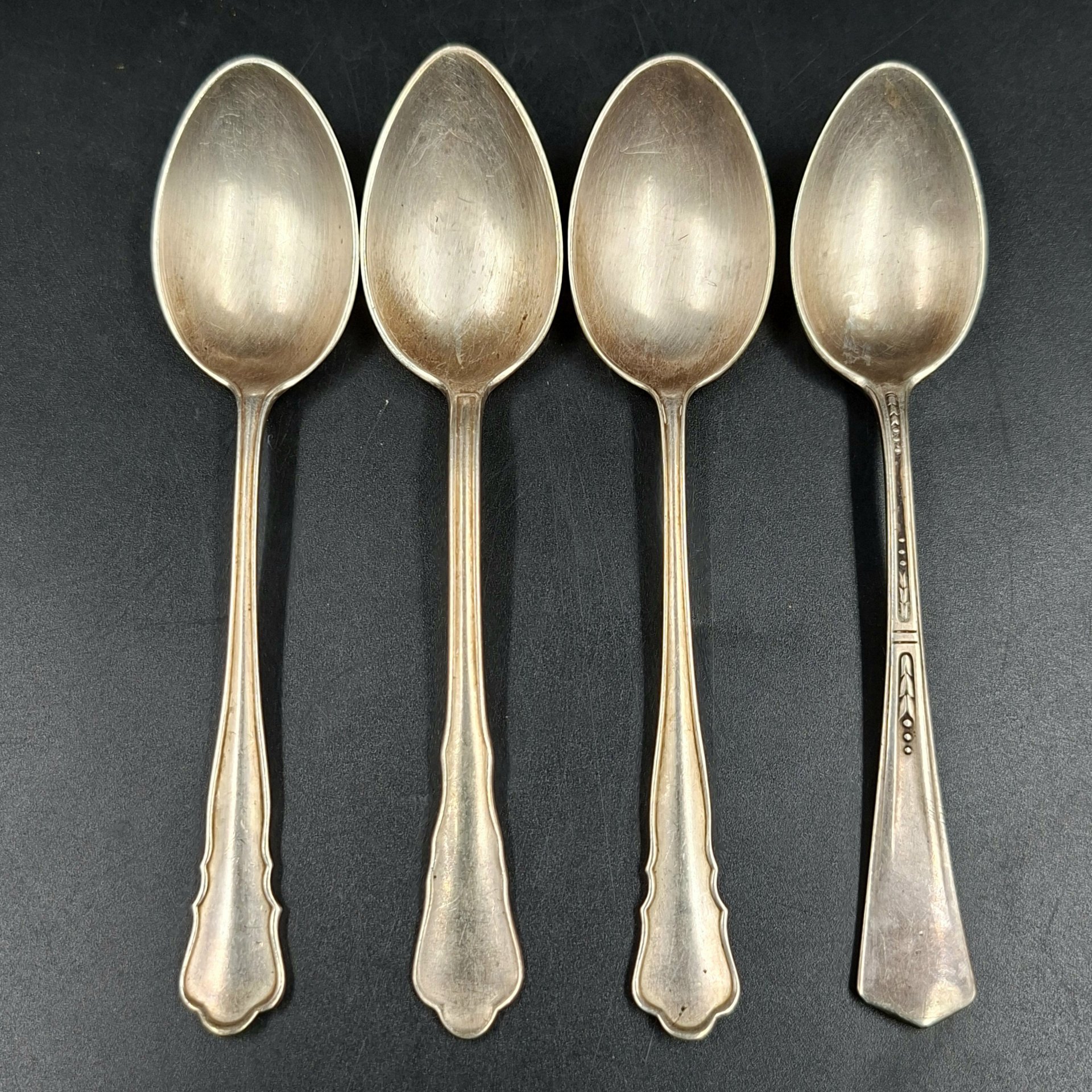 Набор из четырех чайных ложек в стиле ар-деко (в подборе), металл, серебрение, Европа, 1900-1940 гг.
