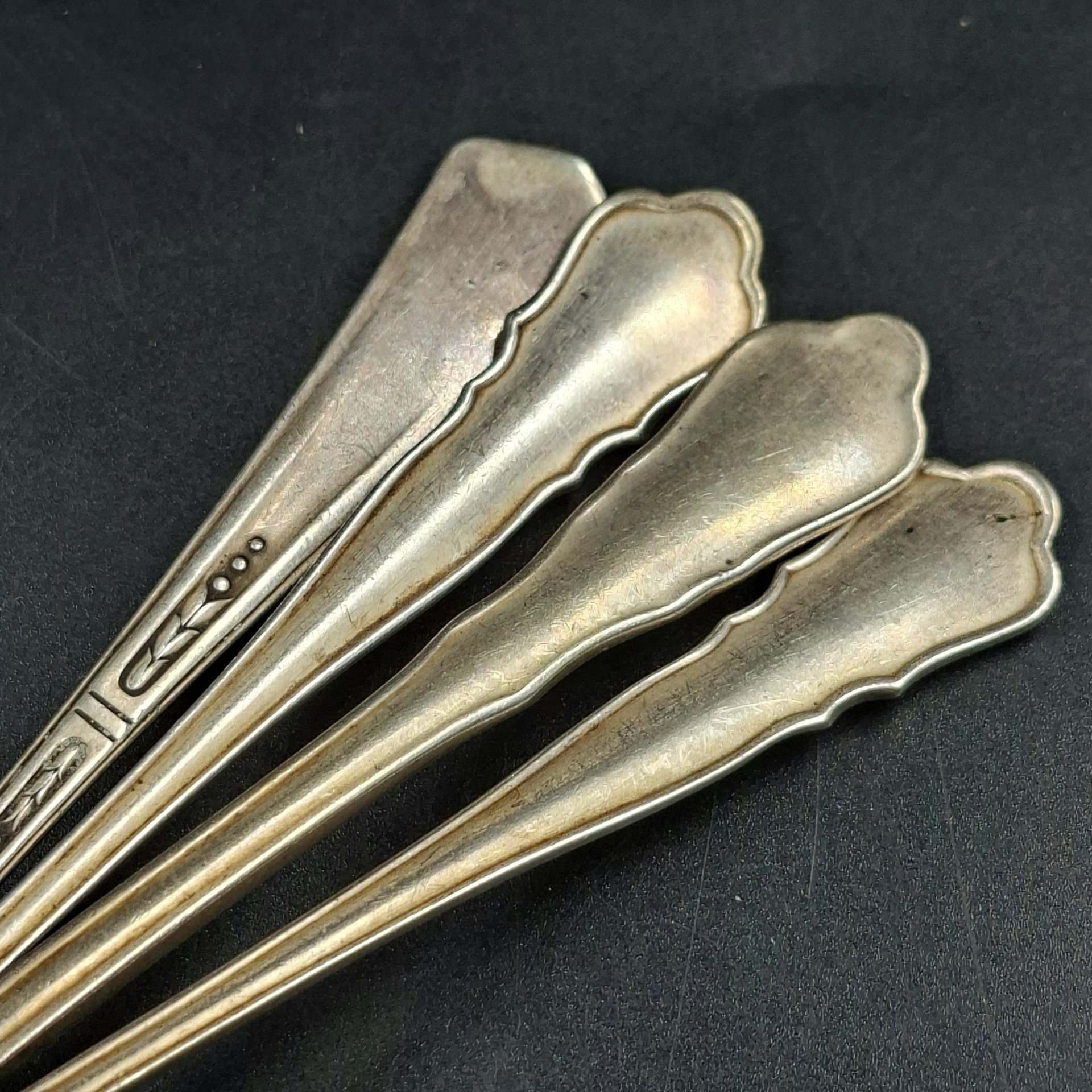 Набор из четырех чайных ложек в стиле ар-деко (в подборе), металл, серебрение, Европа, 1900-1940 гг.