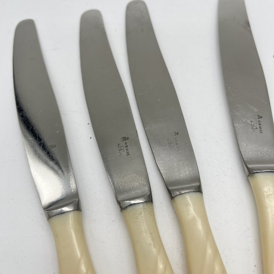 Набор из 4 столовых ножей