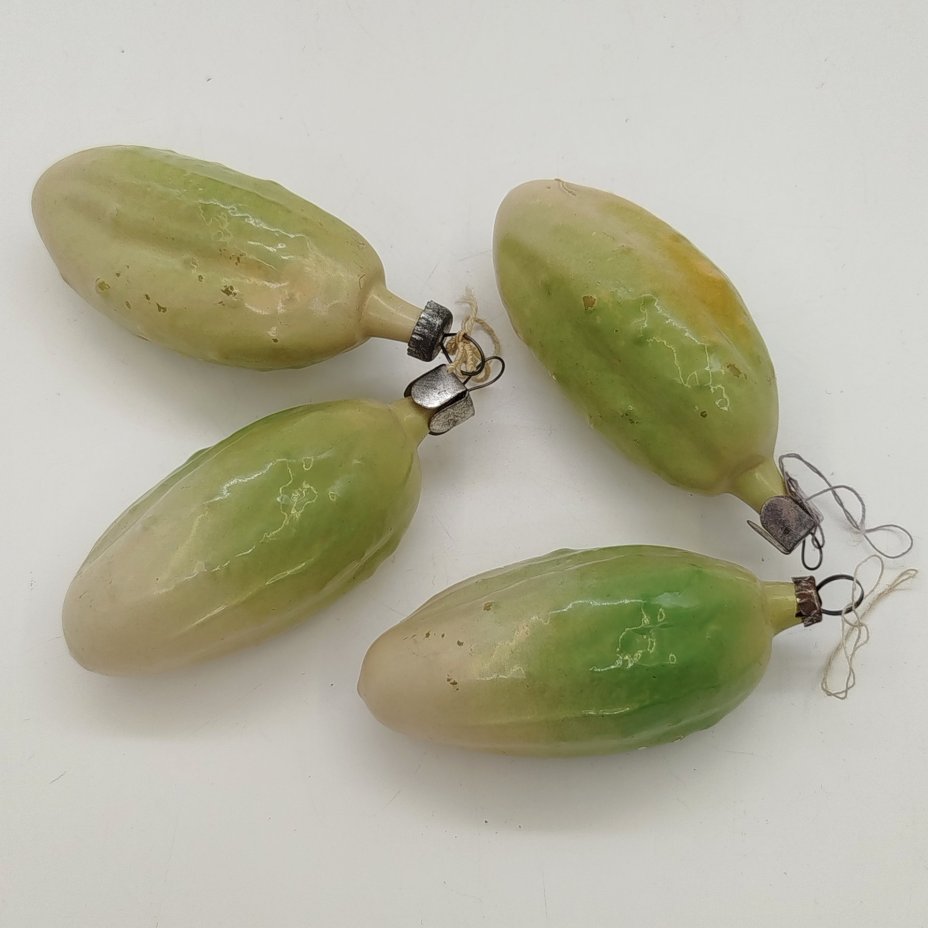 Набор из 4-х ёлочных игрушек "Огурцы", стекло, краска, металл, СССР, 1950-1970 гг.