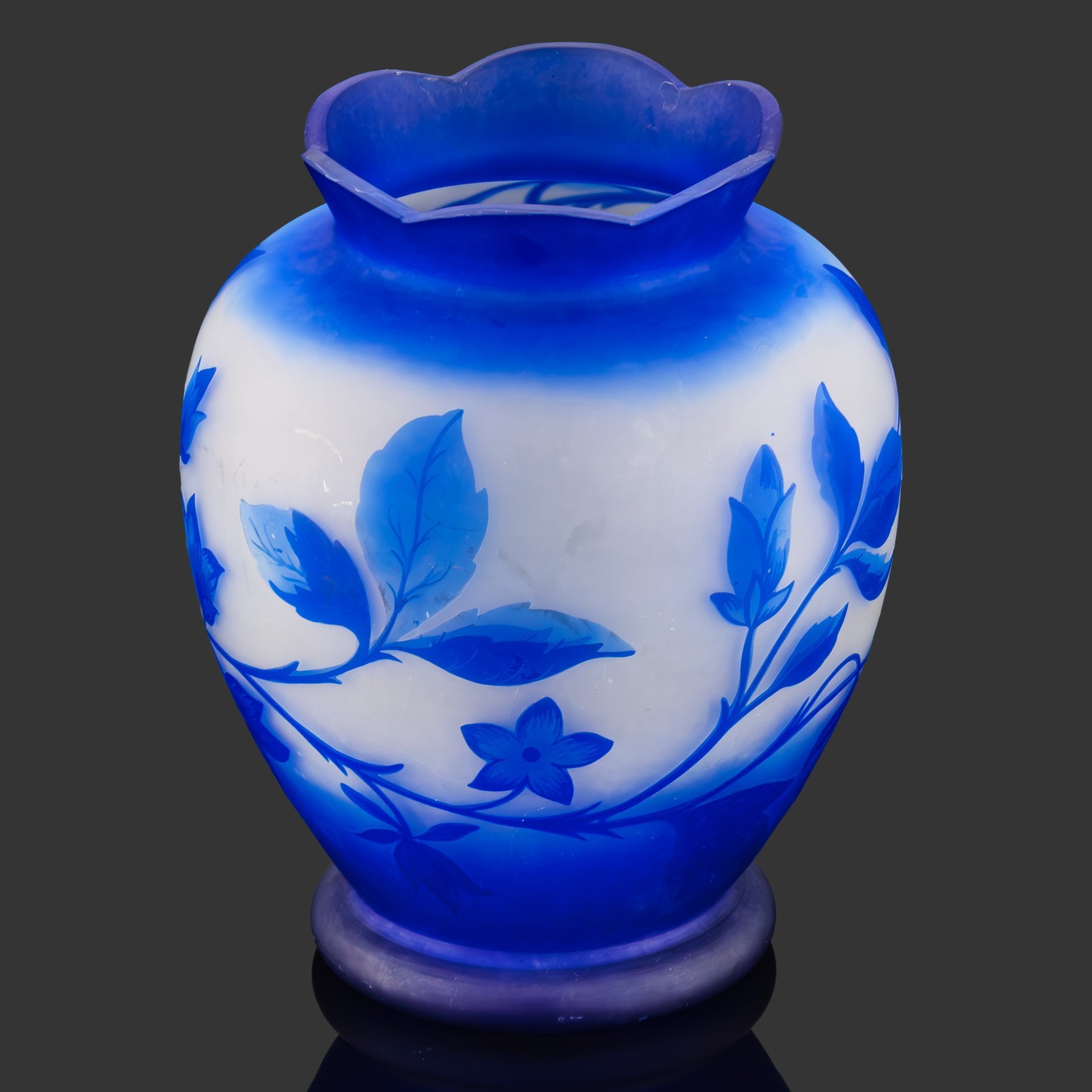 Ваза "Колокольчики", Е.С. Шувалов, стекло, матовое, травление, Дятьковский хрустальный завод, СССР, 1950-1960 гг.