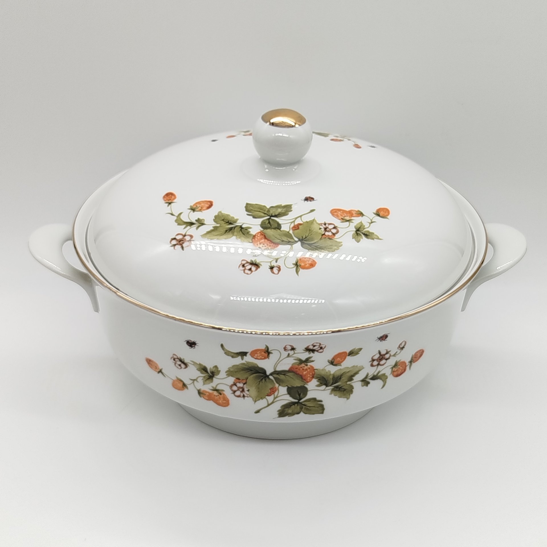 Супница "Клубника и божьи коровки", Graf Von Henneberg Porzellan