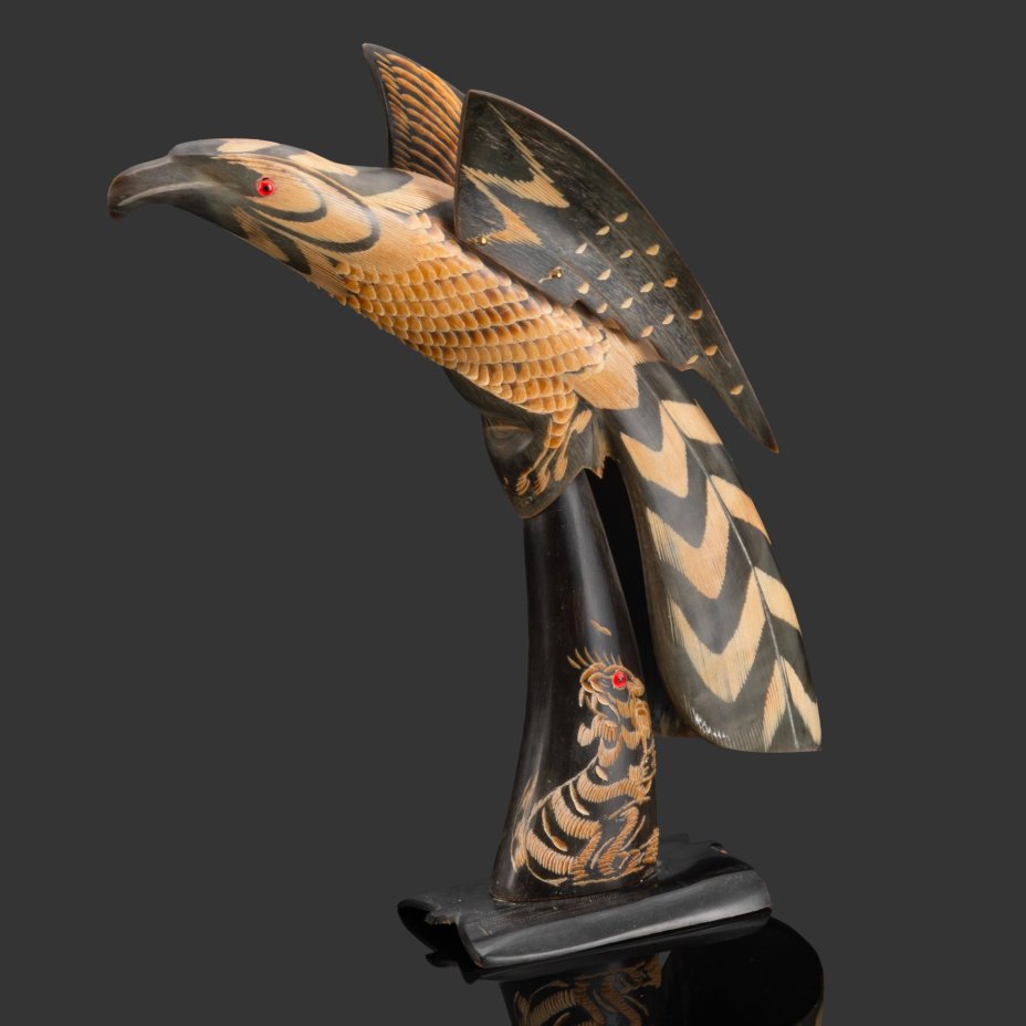 Настольное украшение из рога буйвола в виде орла, рог, резьба, дерево, инкрустация, Азия, 1970-1990 гг.