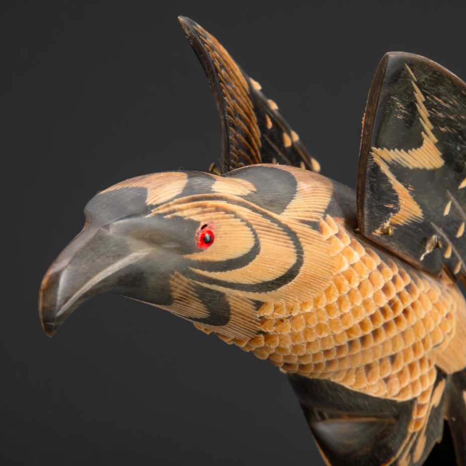 Настольное украшение из рога буйвола в виде орла, рог, резьба, дерево, инкрустация