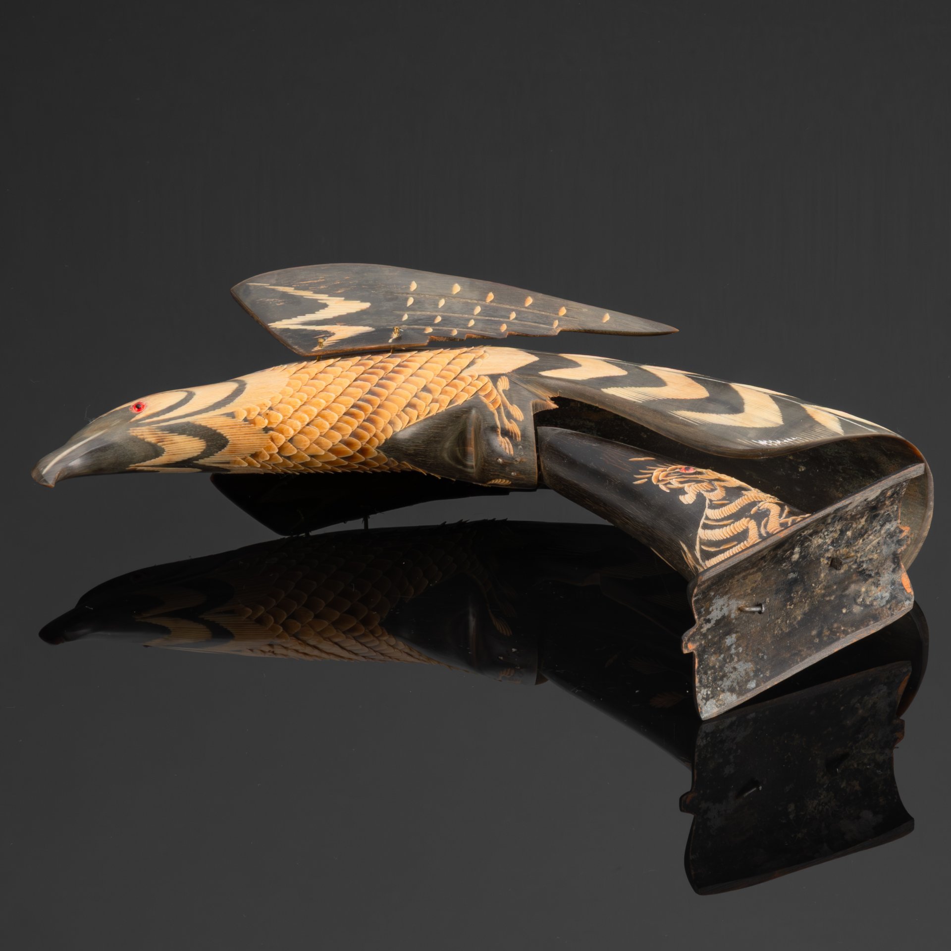 Настольное украшение из рога буйвола в виде орла, рог, резьба, дерево, инкрустация, Азия, 1970-1990 гг.