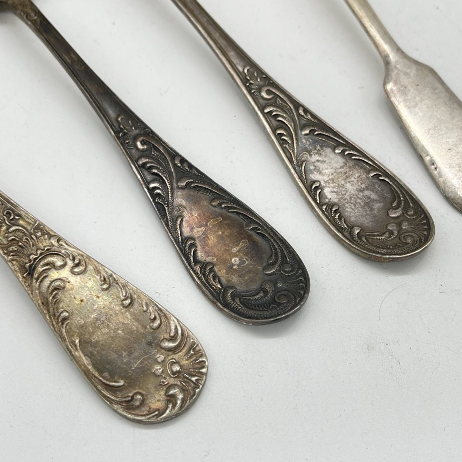 Набор из 4 столовых ложек с растительным декором на ручках (подбор), мНЦ (медь-никель-цинк), Кольчугинский завод цветных металлов, СССР, 1930-1950 гг.