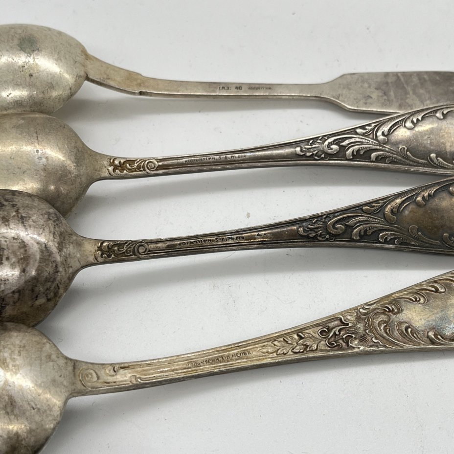 Набор из 4 столовых ложек с растительным декором на ручках (подбор), мНЦ (медь-никель-цинк), Кольчугинский завод цветных металлов, СССР, 1930-1950 гг.