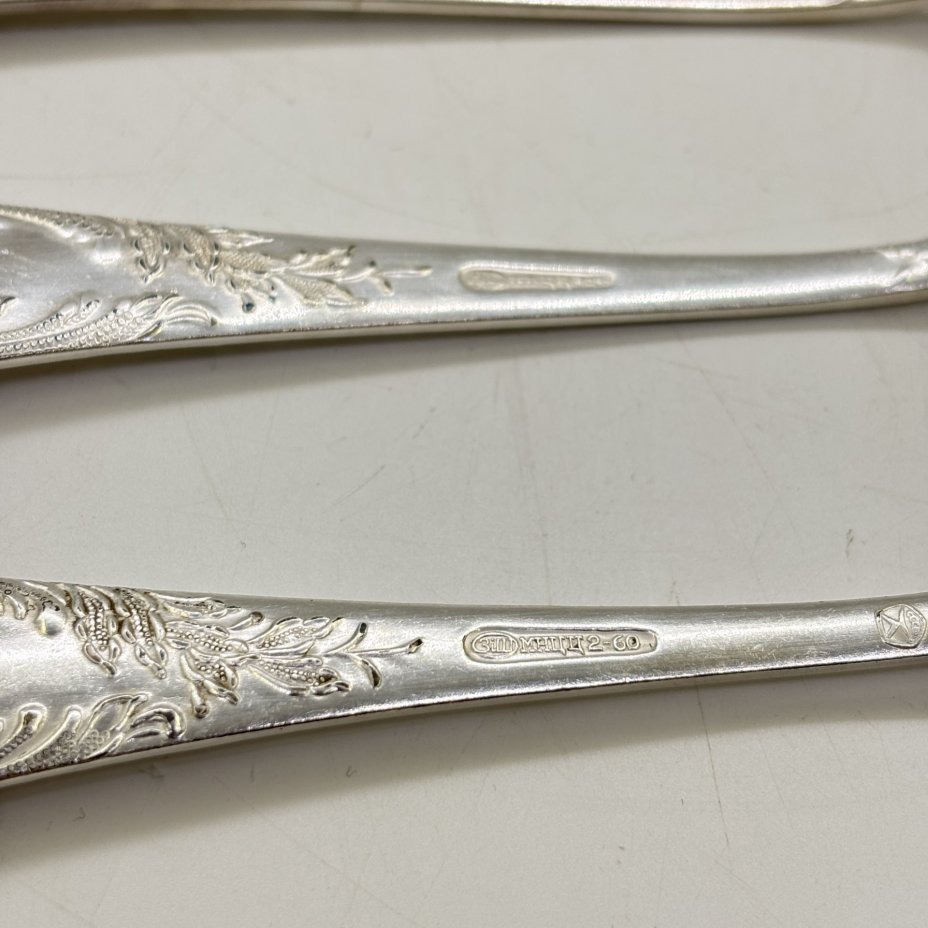 Набор из шести обеденных вилок с растительным декором, мНЦ (медь-никель-цинк), Вольнянский завод столовых приборов им. Шевченко (ЗiШ, ЗиШ), СССР, 1960-1980 гг.