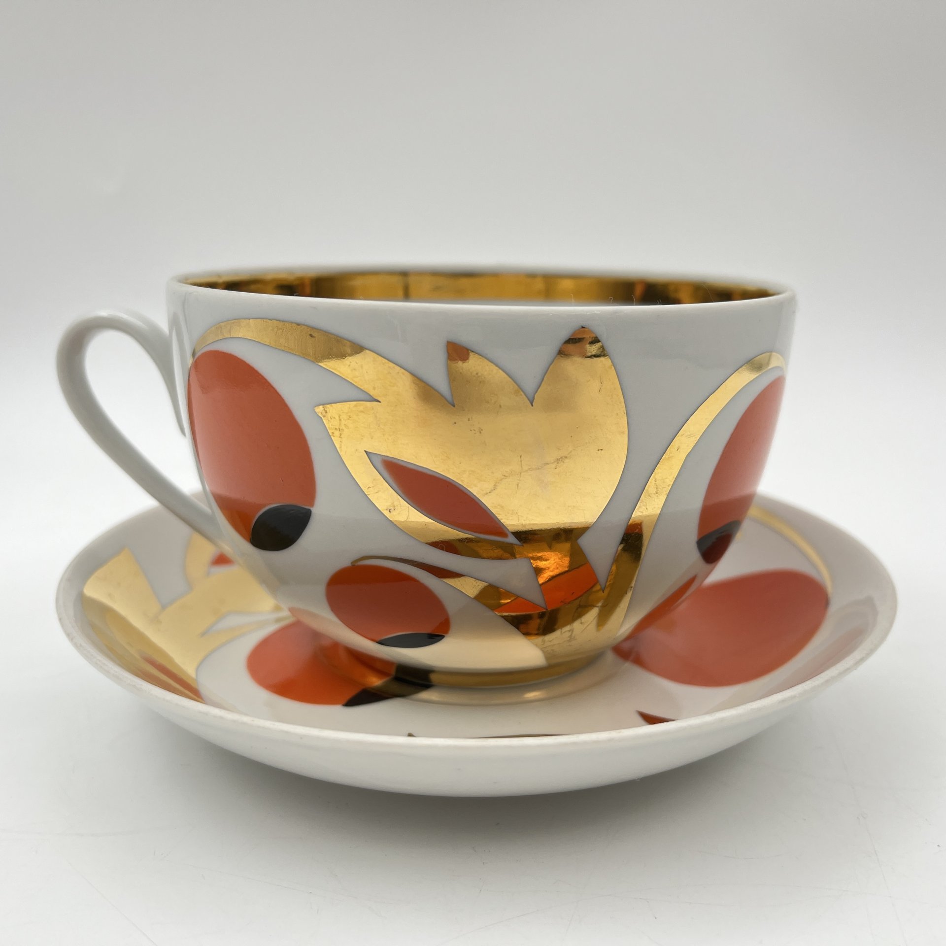 Чайная пара "Золотые яблоки" ("Райские яблоки"), автор росписи А. А. Чекулина, фарфор, крытье, золочение, Дмитровский фарфоровый завод (ДФЗ Вербилки), СССР, 1965-1991 гг.