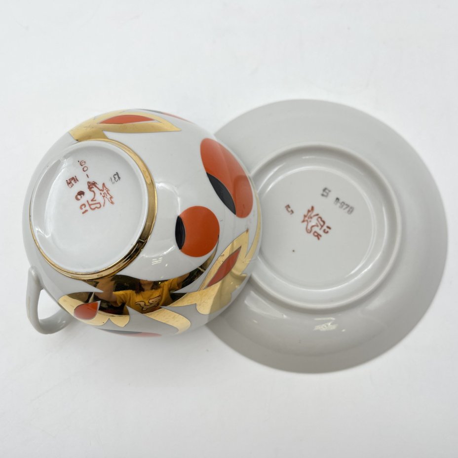 Чайная пара "Золотые яблоки" ("Райские яблоки"), автор росписи А. А. Чекулина, фарфор, крытье, золочение, Дмитровский фарфоровый завод (ДФЗ Вербилки), СССР, 1965-1991 гг.