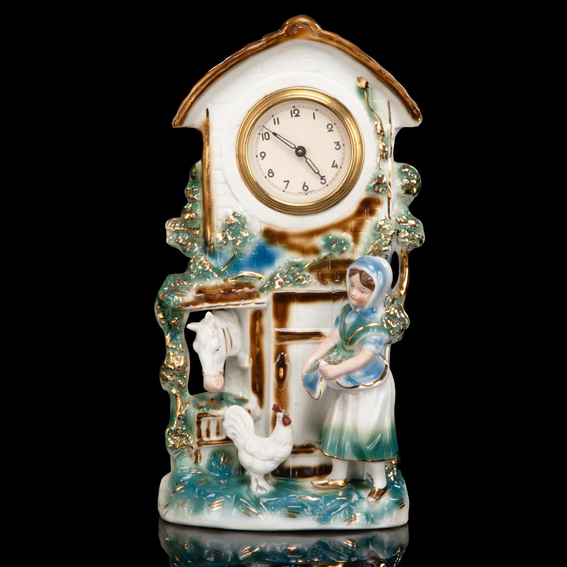 Часы настольные "Хозяюшка" ("Девочка кормит животных"), Sitzendorf