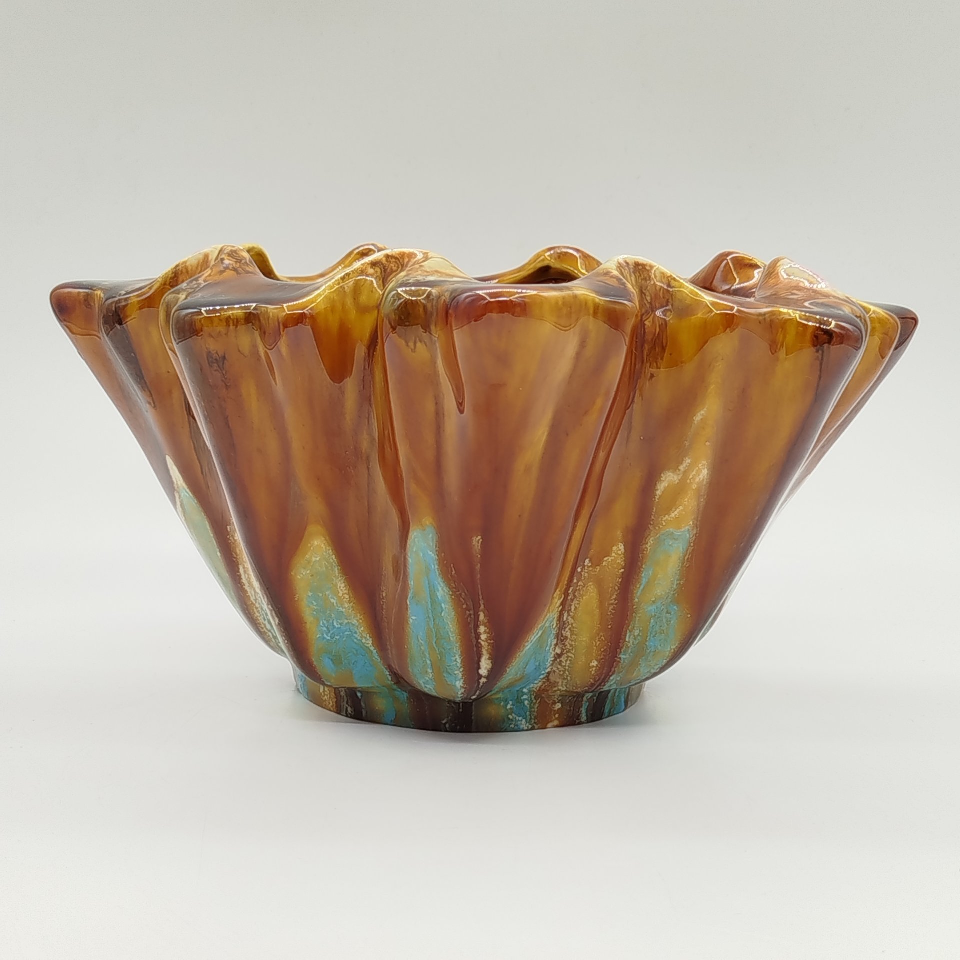 Ваза декоративная янтарно-бирюзового оттенка с фестончатым краем