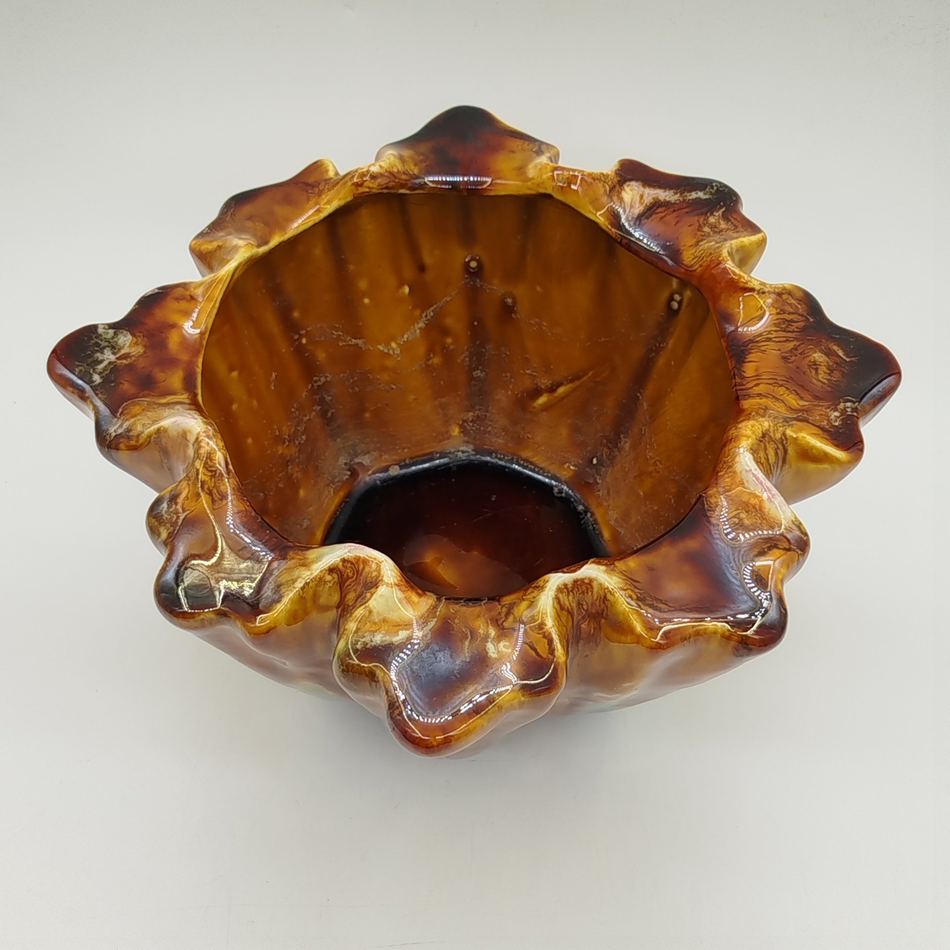 Ваза декоративная янтарно-бирюзового оттенка с фестончатым краем