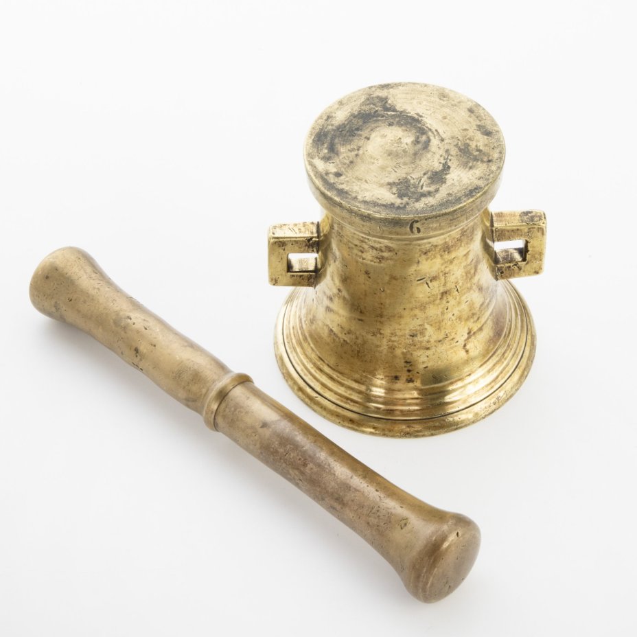 Ступа конической формы с раструбом, боковыми квадратными ручками и декором в виде борозд (в комплекте с пестиком)