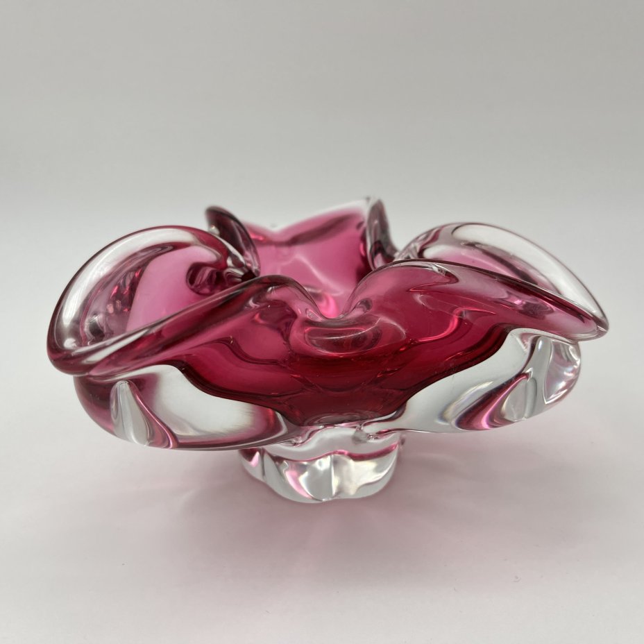 Пепельница  розового оттенка, Хржибский стекольный завод (CHribska Glass)