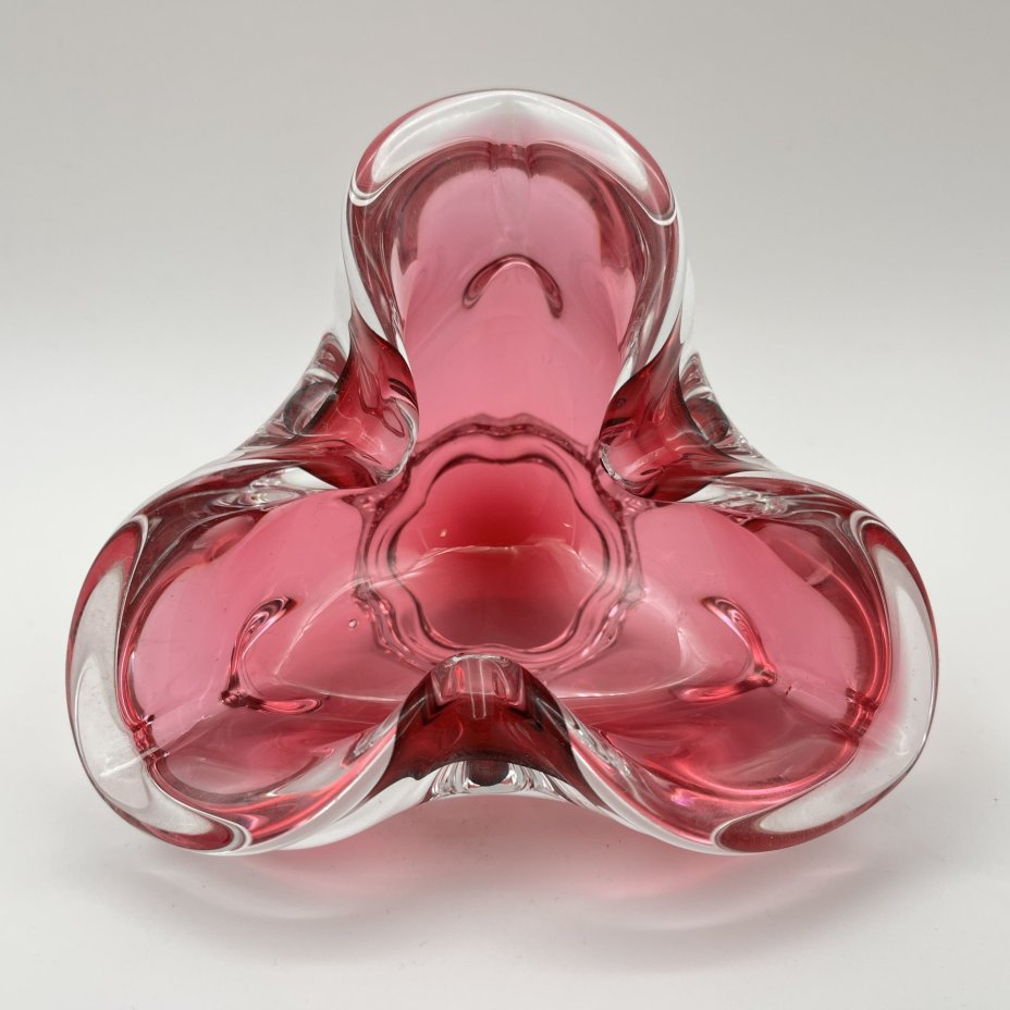 Пепельница  розового оттенка, Хржибский стекольный завод (CHribska Glass)