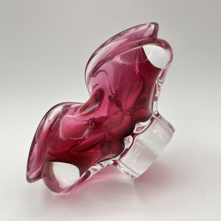 Пепельница  розового оттенка, Хржибский стекольный завод (CHribska Glass)