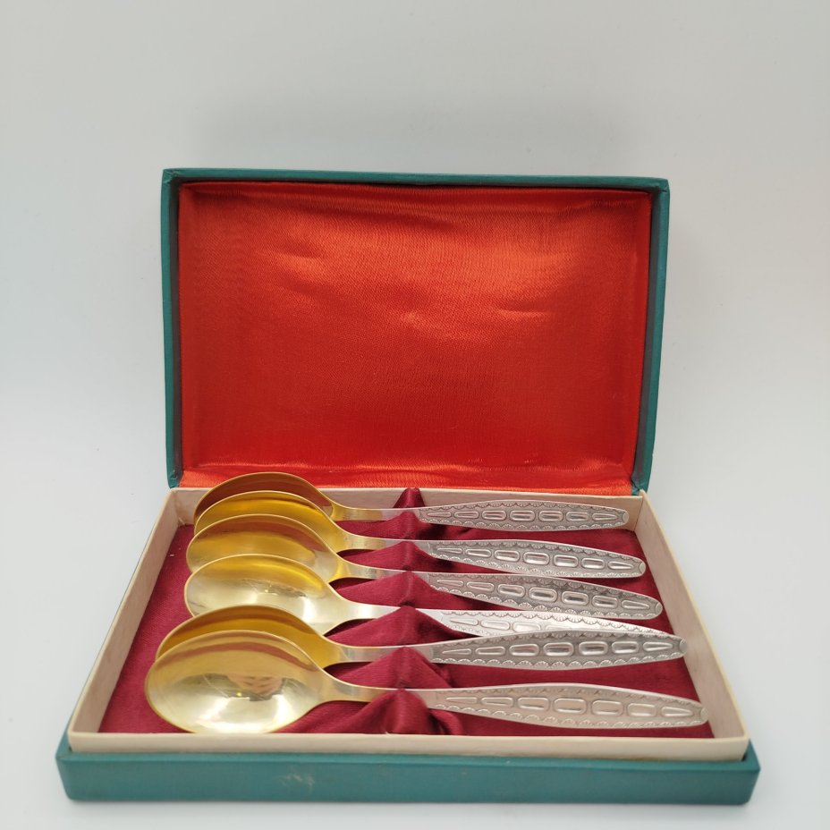 Набор из 6-ти чайных ложек, украшенных геометрическим декором, в коробке, мНЦ (медь-никель-цинк), картон, ткань, Кольчугинский завод цветных металлов, СССР, 1960-1980 гг.