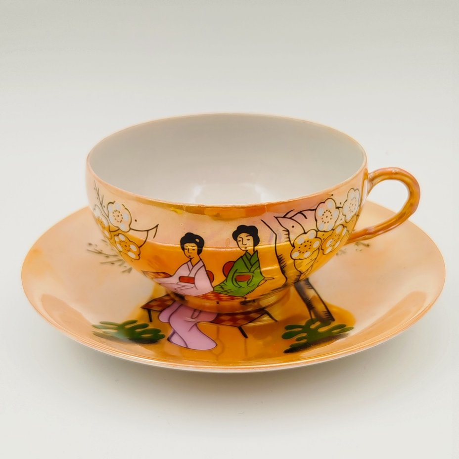 Чайно-кофейная пара с изображением гейши на дне чашки