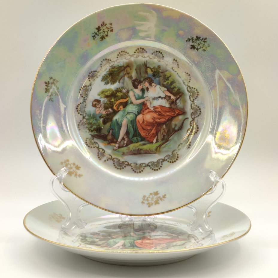 Пара обеденных тарелок "Мадонна", фарфор, люстр, деколь, золочение, Spezial Eisenberg Porzellan (SEP), ГДР, 1960-1973 гг.