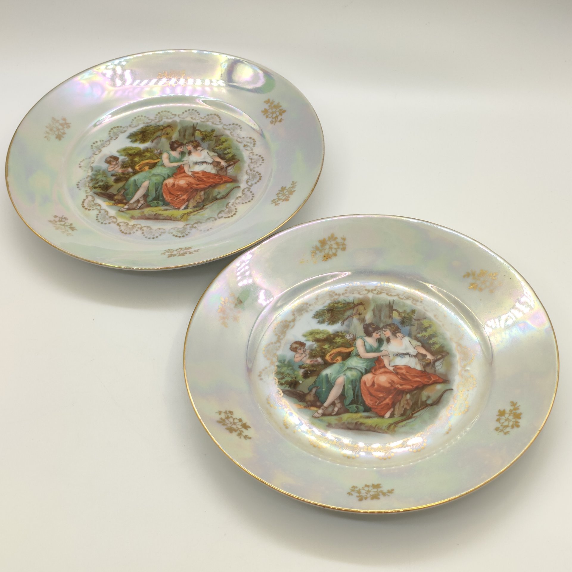 Пара обеденных тарелок "Мадонна", фарфор, люстр, деколь, золочение, Spezial Eisenberg Porzellan (SEP), ГДР, 1960-1973 гг.